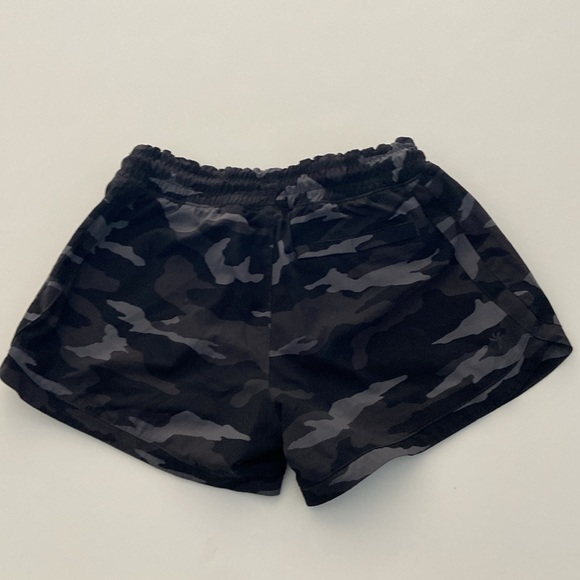 Athleta Girl All Play Athletic shorts black camo sz large (12) Elastic pull-on - Picture 3 of 3